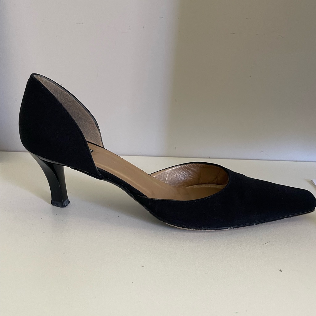 Black Stuart Weitzman Kitten Heel Shoes. Have Been Worn But Great Condition.
